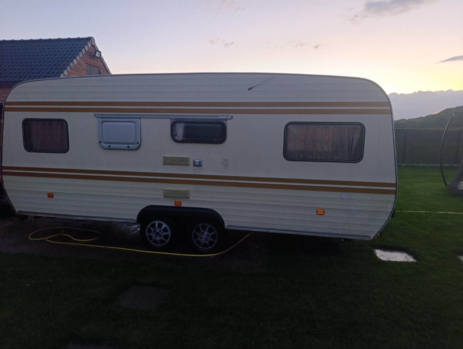Op te knappen caravan., Particulier
