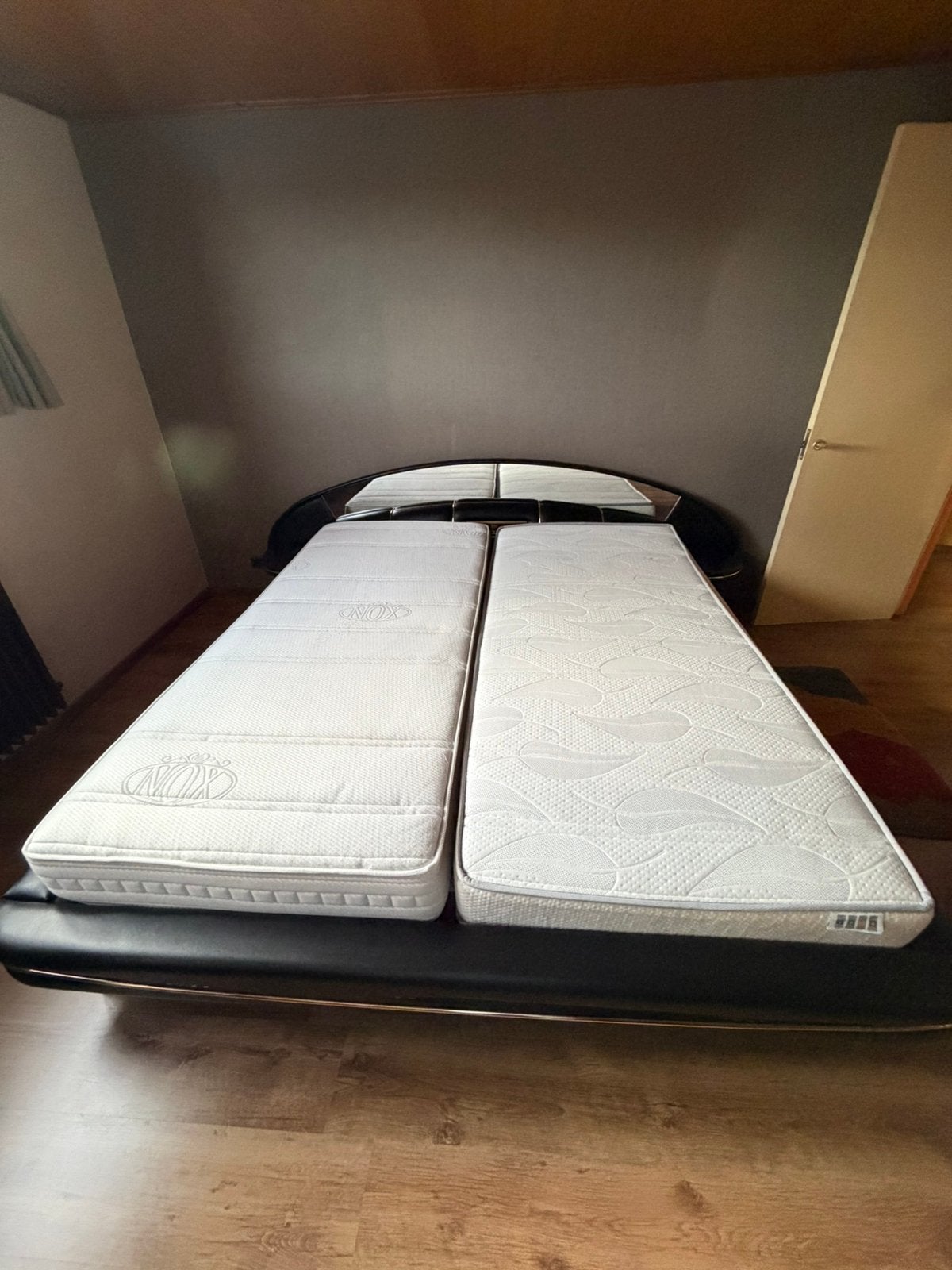 Bed, Huis en Inrichting, Ophalen, Zo goed als nieuw, Zwart