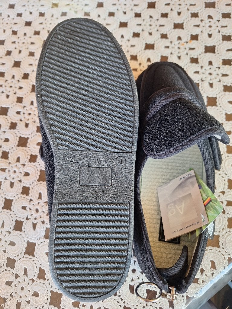 Te koop: nieuwe herenpantoffels maat 42 - Enkel ophalen, Vêtements | Hommes, Chaussures, Neuf, Enlèvement, Pantoufles, Noir