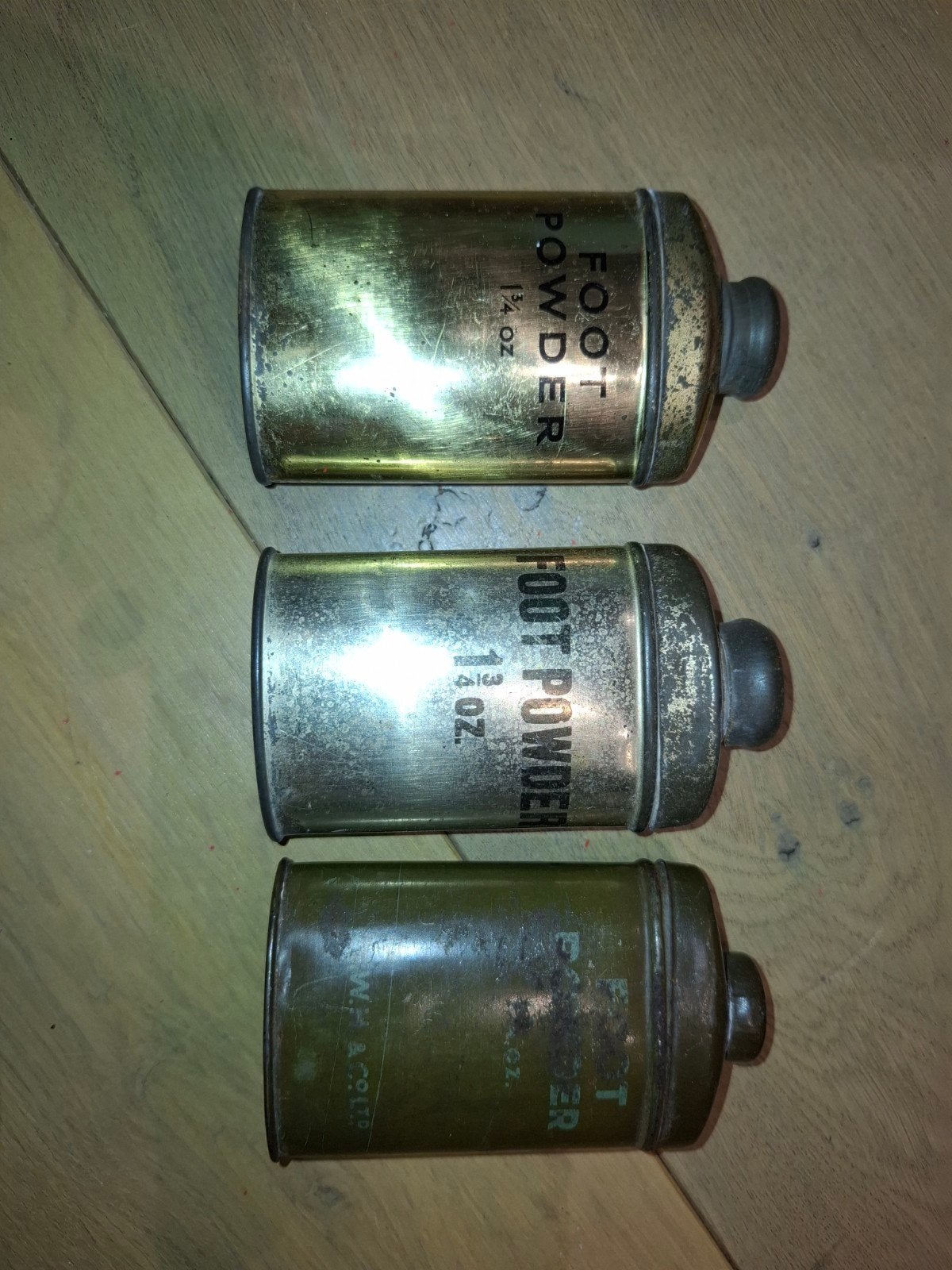 3 stuks ww2 foot powder nog vol., Ophalen of Verzenden