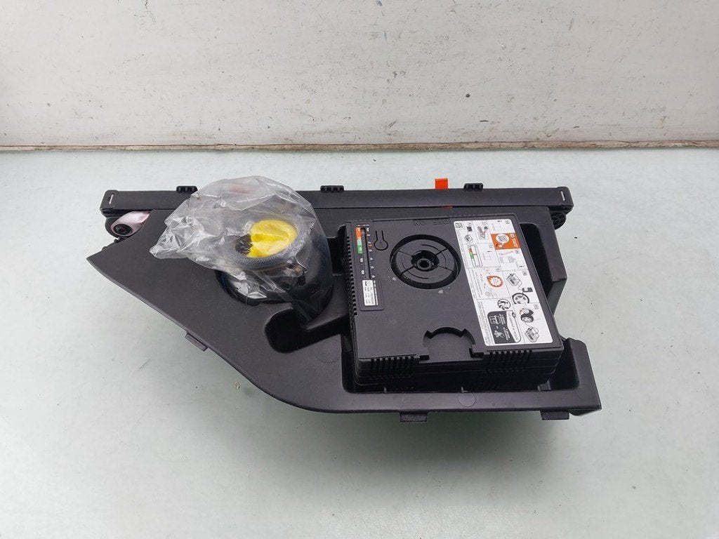 DIVERSEN Banden reparatieset GLA (156.9) (|A0005831502|), Auto-onderdelen, Gebruikt, Mercedes-Benz, Dialog.mb@mercedes-benz.com