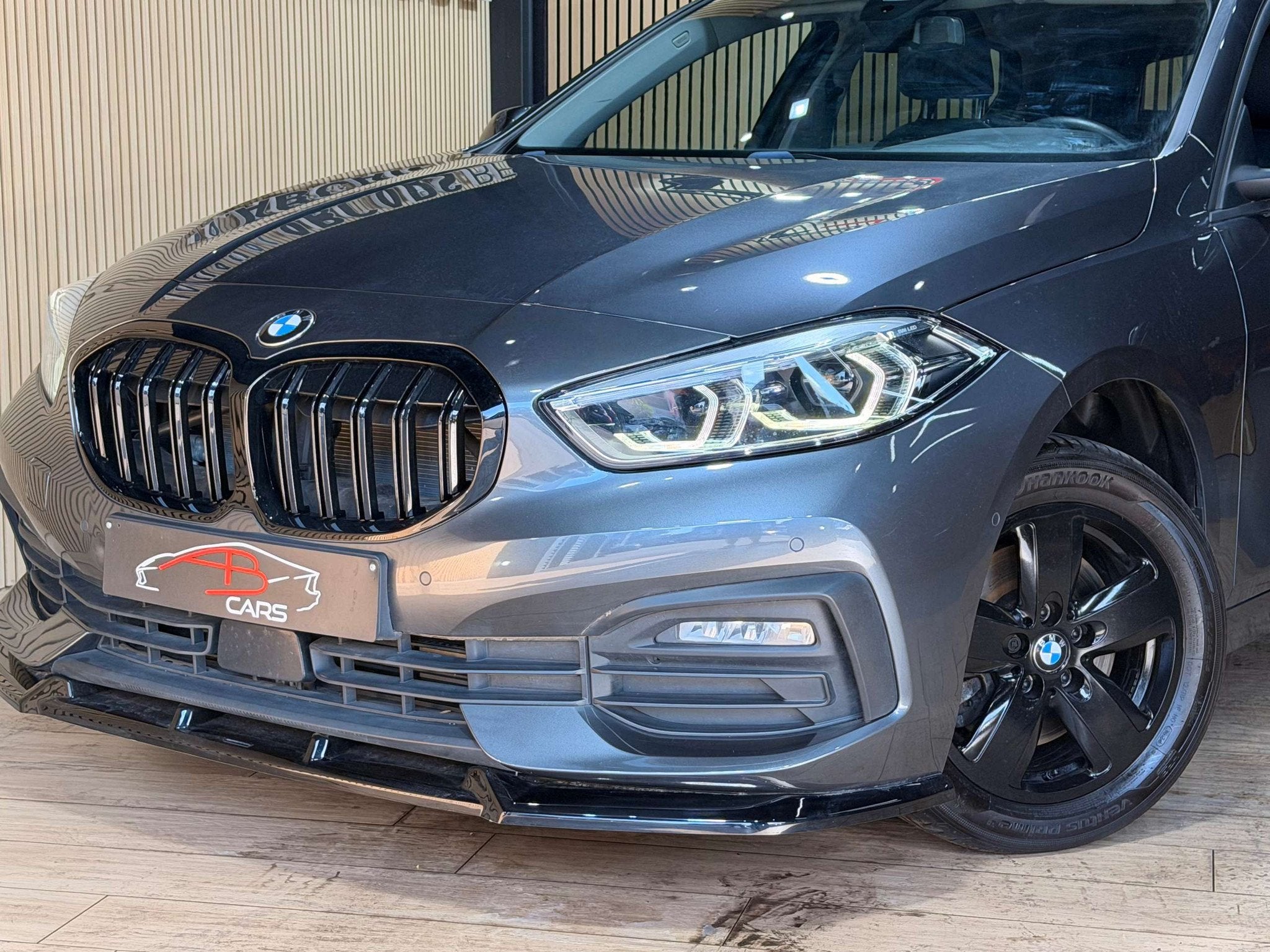 BMW 1 Serie 118 i * GARANTIE 12 MOIS * LOOK M SPORT * 1ER PR, Autos, BMW, 100 kW, Argent ou Gris, Achat, Euro 6