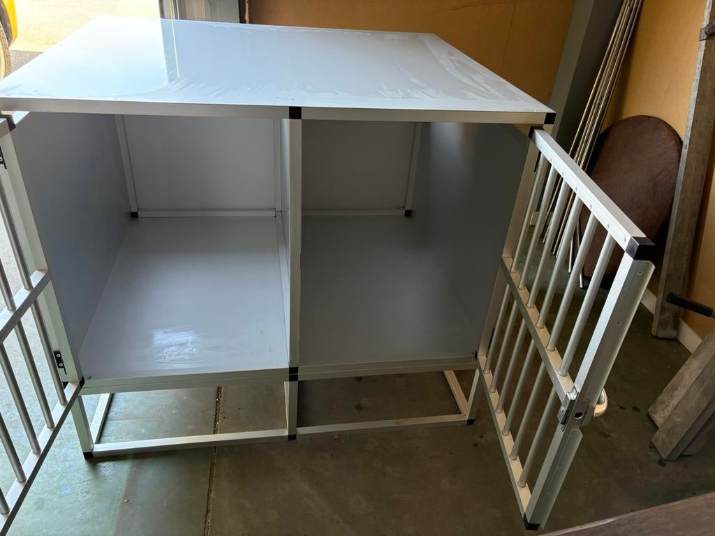 Hondenkennel, Dieren en Toebehoren, Ophalen, Zo goed als nieuw