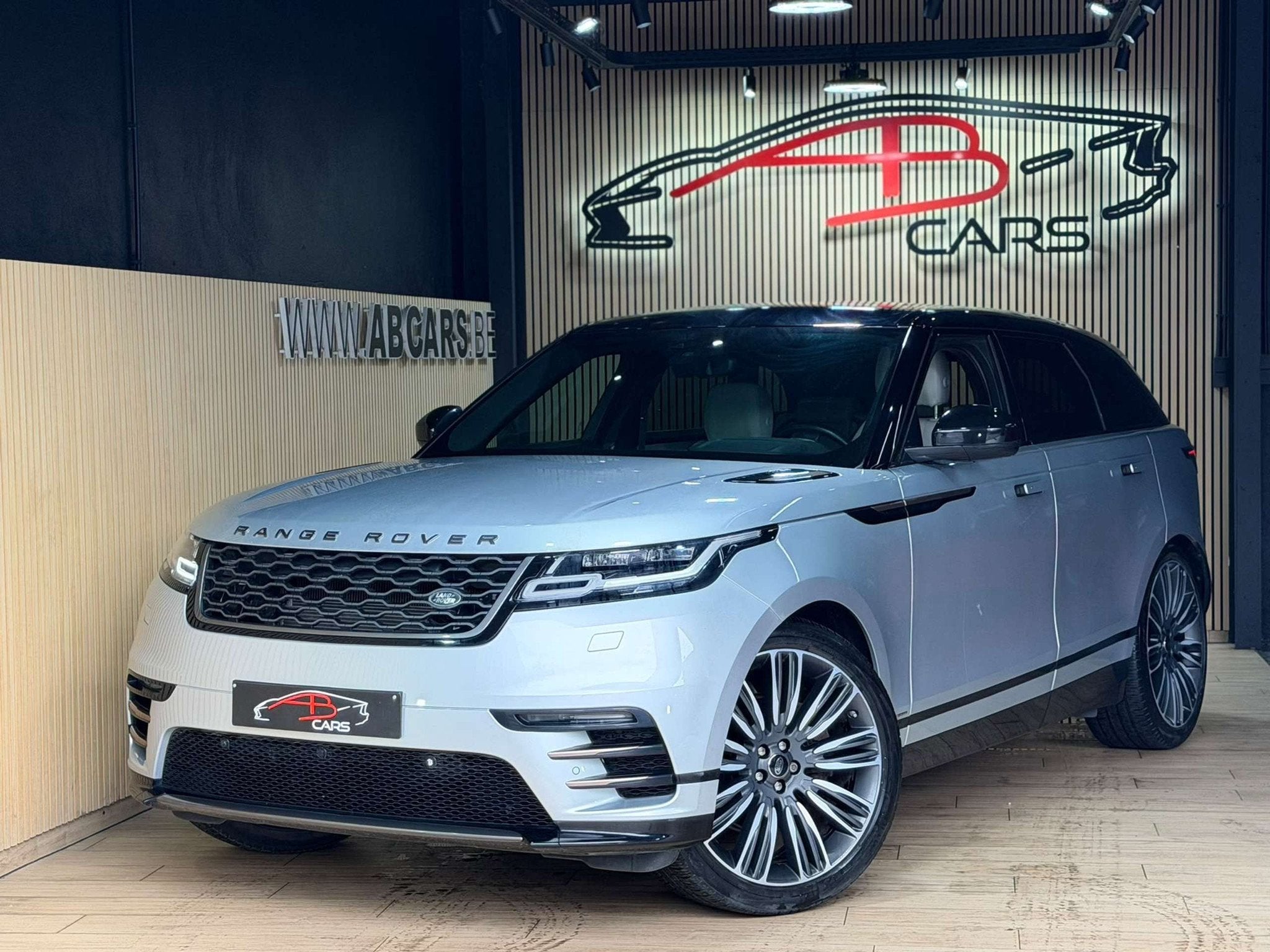 Land Rover Range Rover Velar 3.0 V6 Supercharged R-Dynamic *, Autos, Land Rover, Cuir, Argent ou Gris, Achat, Entreprise