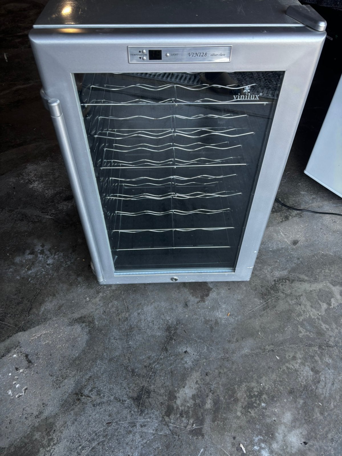 Cave à vin Viny 28 – 65 litres – thermoélectrique, Electroménager, Moins de 75 litres, Enlèvement, Utilisé