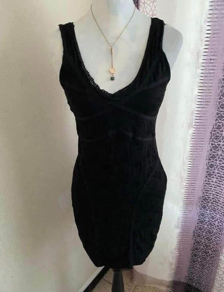 Robe Noire Dentelle BershkaTaille M / petit L, Enlèvement ou Envoi, Comme neuf, Noir