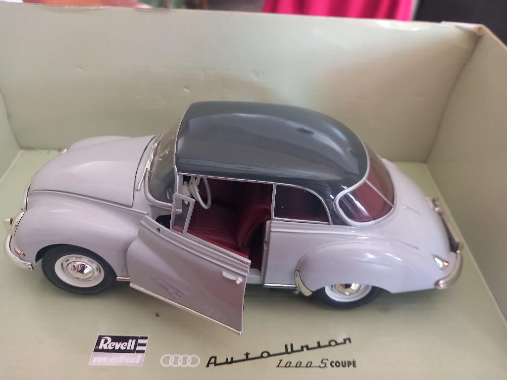 Auto Union 1000s(Revell1/18), Hobby & Loisirs créatifs, Voitures miniatures | 1:18, Enlèvement ou Envoi, Comme neuf, Voiture, Revell