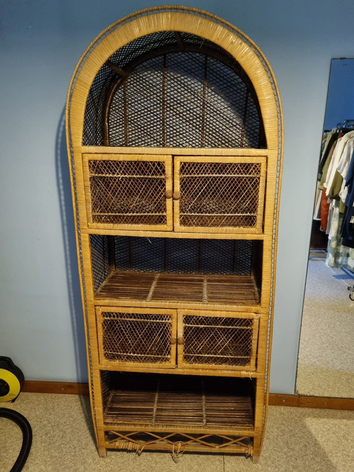 Etagere en rotin, Enlèvement, Utilisé