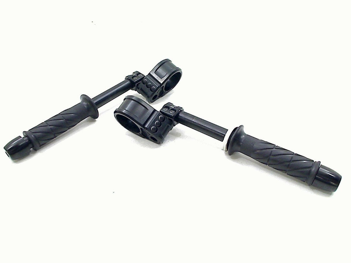 BRAS DE SUSPENSION DROIT Yamaha, Dhr. S. di Majo, Utilisé, Info@cama-motorparts.nl, P.J. Troelstraweg 8 8
3144 CX  MAASSLUIS, NL