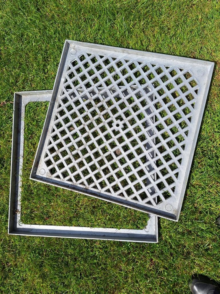 Grille pour carreaux en aluminium 63 cm x 63 cm, Enlèvement