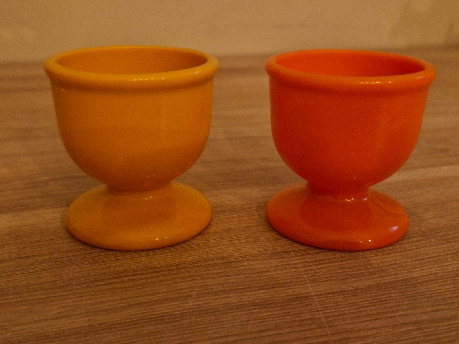 2 Emsa eierdopjes, plastic merk Emsa, 5 cm hoog, Retro items, Collections, Enlèvement ou Envoi, Maison et Meubles