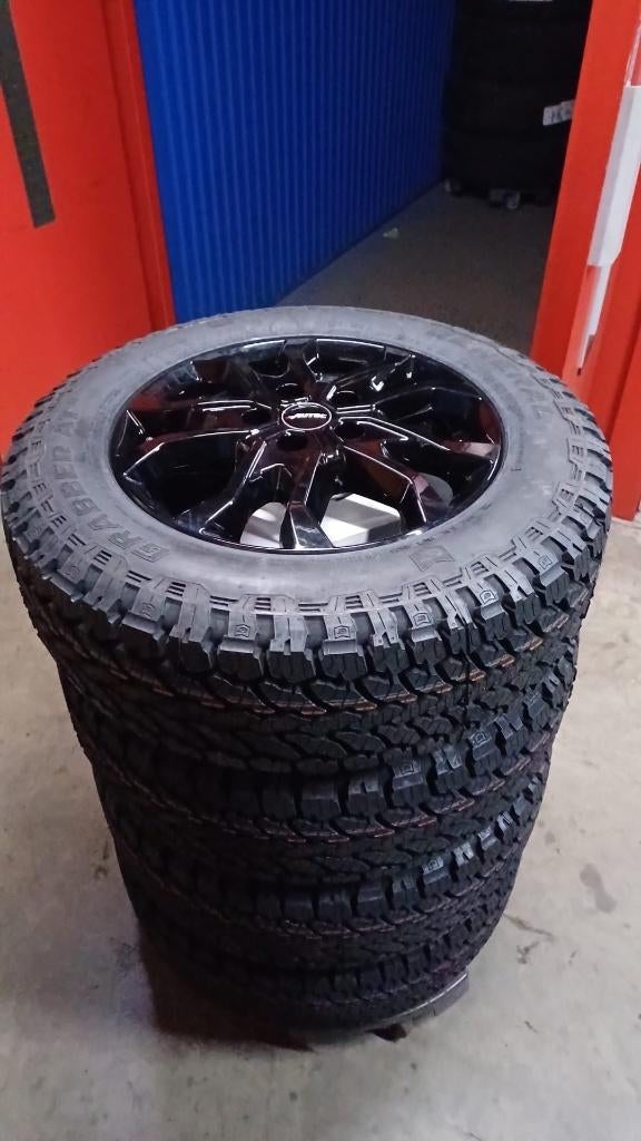 Grabber all season banden Opel Vivaro 2017, Ophalen, 16 inch, All Season, Band(en)