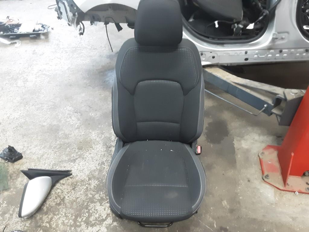 STOEL RECHTS VOOR Ford Focus 4 (01-2018/12-2025), Gebruikt, Ford
