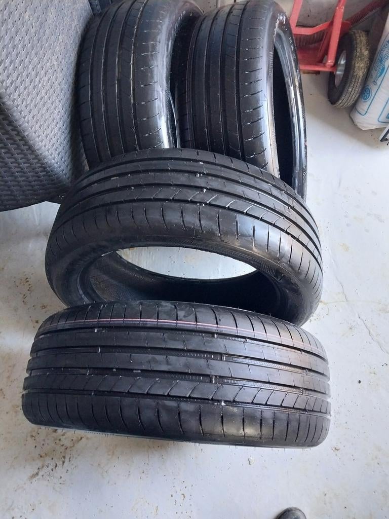 4 nieuwe banden goodyear, Enlèvement, Pneu(s)