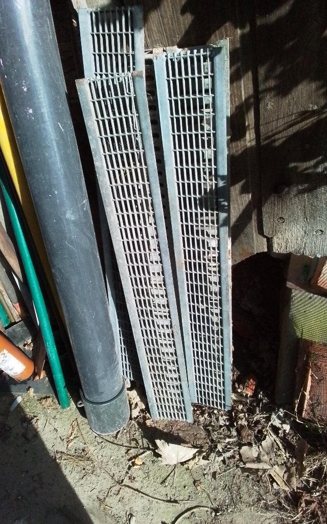 Aquadrain roosters versterkt 3x 1m; putdeksels in  gietyzer, Ophalen, 2 tot 4 meter, Zo goed als nieuw, 80 mm of meer