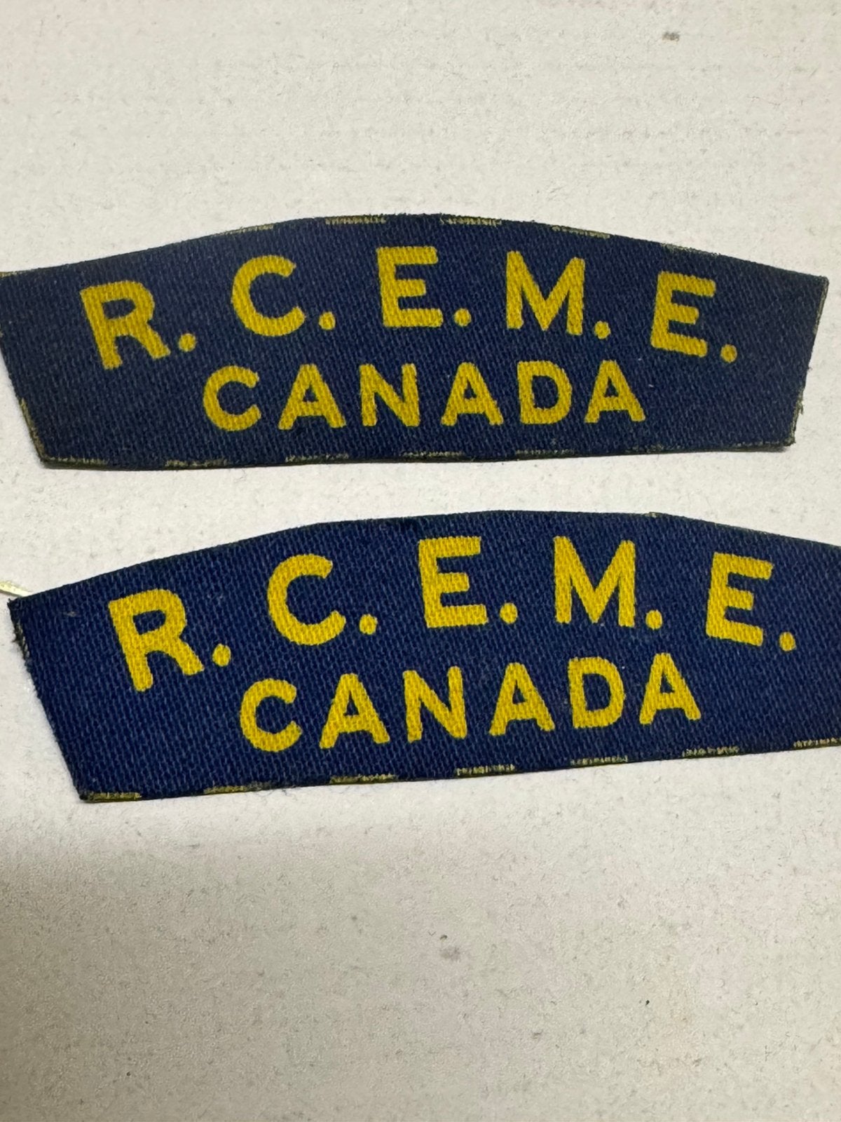 Paire d’Insignes canadiens, Enlèvement ou Envoi, Armée de terre, Emblème ou Badge
