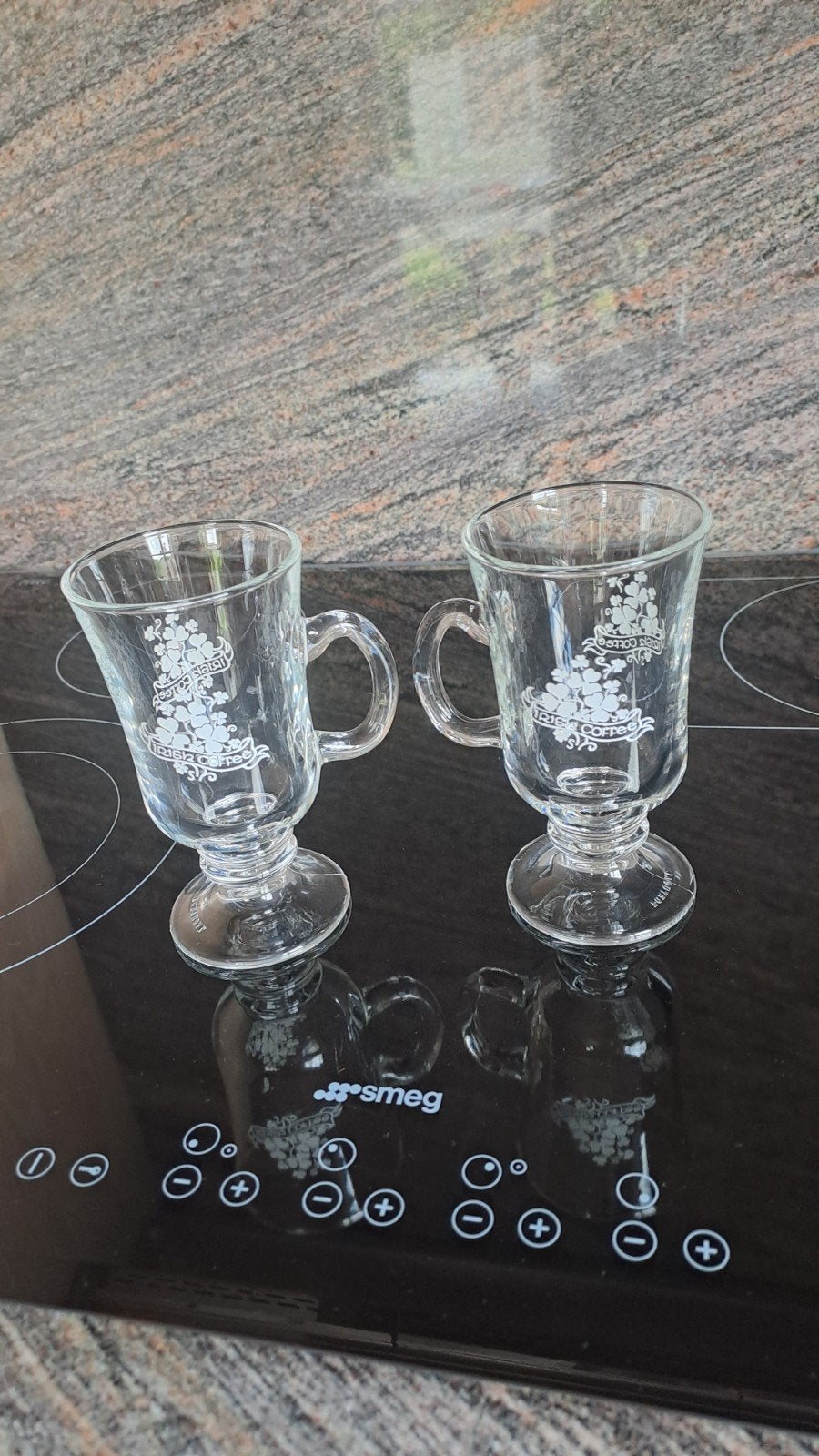 Irish Coffeeglazen met oor, Ophalen