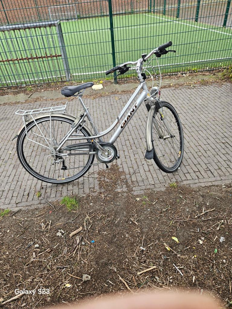 Damesfiets giant  28 inch frame hoogte 45 cm, Fietsen en Brommers, Fietsen | Dames | Sportfietsen en Toerfietsen, Ophalen, 28 inch