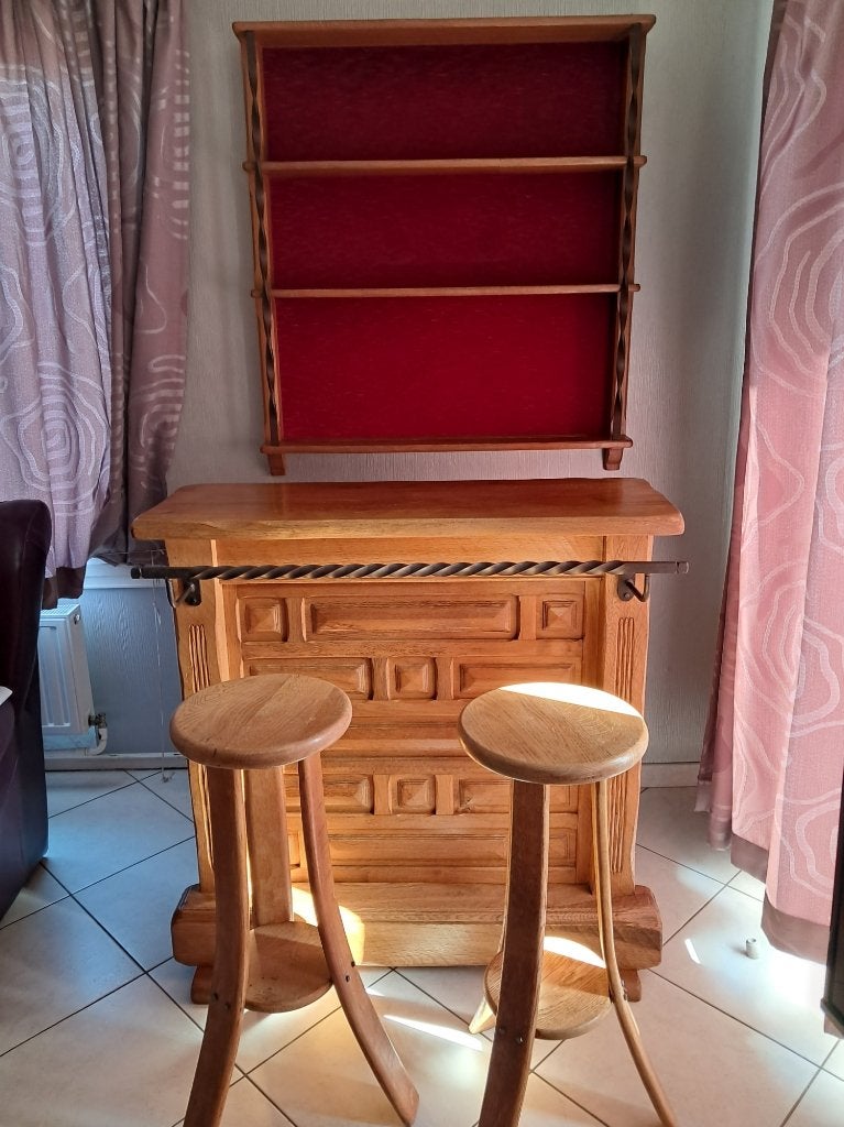 Bar en chêne avec 2 hauts tabourets, Enlèvement, Utilisé