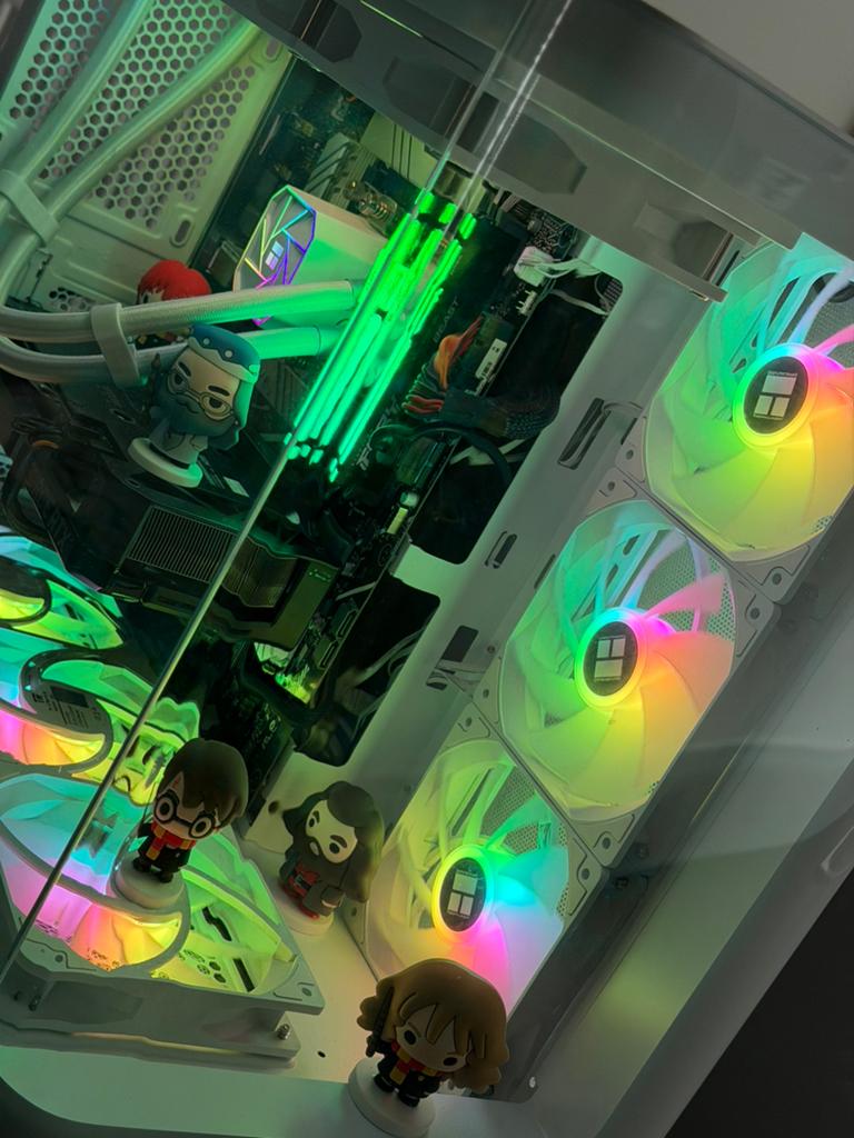 WHITE TOWER GAMING RGB – Full White 2K Gaming Setup, Computers en Software, Desktop Pc's, 32 GB, Ophalen of Verzenden, Zo goed als nieuw
