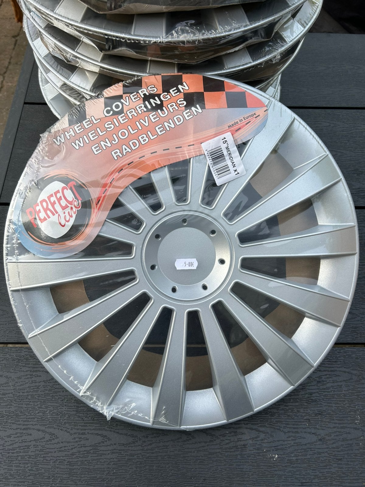 4 nouveaux enjoliveurs universels 15" 3 lots disponibles, Autos : Divers, Enjoliveurs, Enlèvement ou Envoi, Neuf