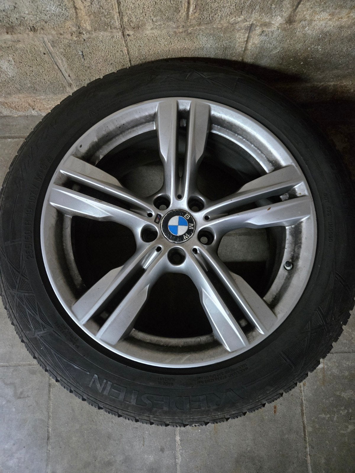 jante BMW d origine 19" avec pneus hiver pour x5 ou x6, Autos : Pièces & Accessoires, Pneus hiver, 255 mm, Véhicule de tourisme