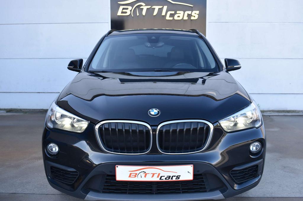 BMW X1 sDrive18dA *Leder* 2-zone Airco* HUD* Navi* Camera, Navigatiesysteem, 4 cilinders, 136 pk, Zwart