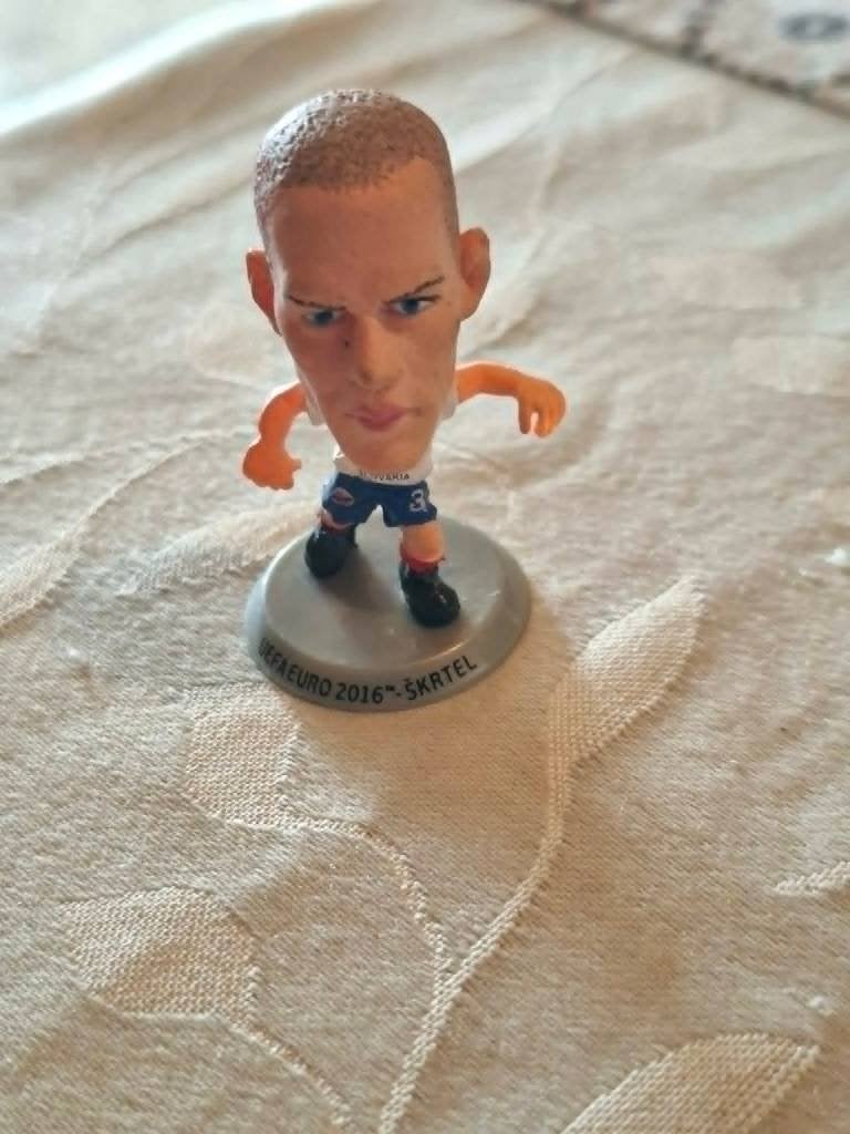 Voetbalfiguurtje :  Martin Škrtel / Slovakije, Ophalen of Verzenden, Zo goed als nieuw, Beeldje of Poppetje