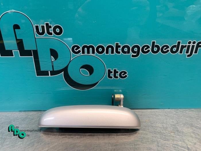 Poignée portière 4portes arrière gauche d'un Toyota Yaris, -, 3 mois de garantie, Toyota, Utilisé