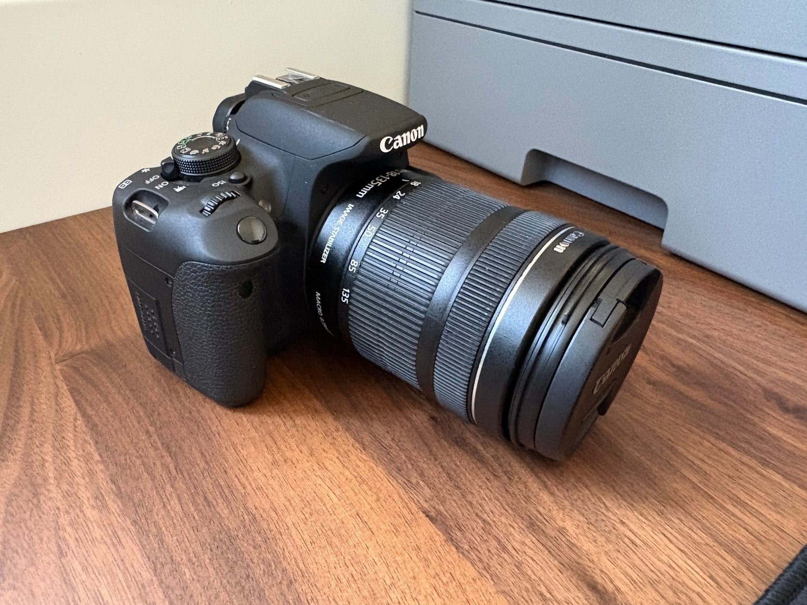 Canon EOS Rebel T5i/700D + 18-135mm IS STM + Rode VideoMicGO, Audio, Tv en Foto, Fotocamera's Digitaal, Ophalen, Ingebouwde flitser