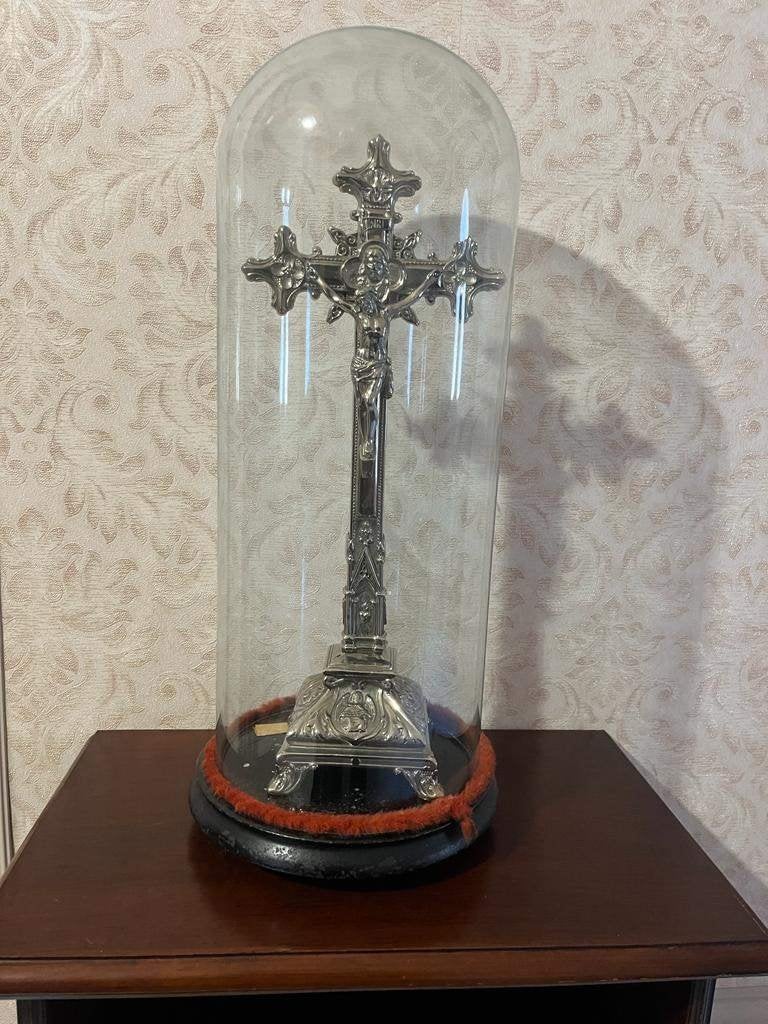 Kruisbeeld onder stolp, Antiek en Kunst, Antiek | Religieuze voorwerpen, Ophalen