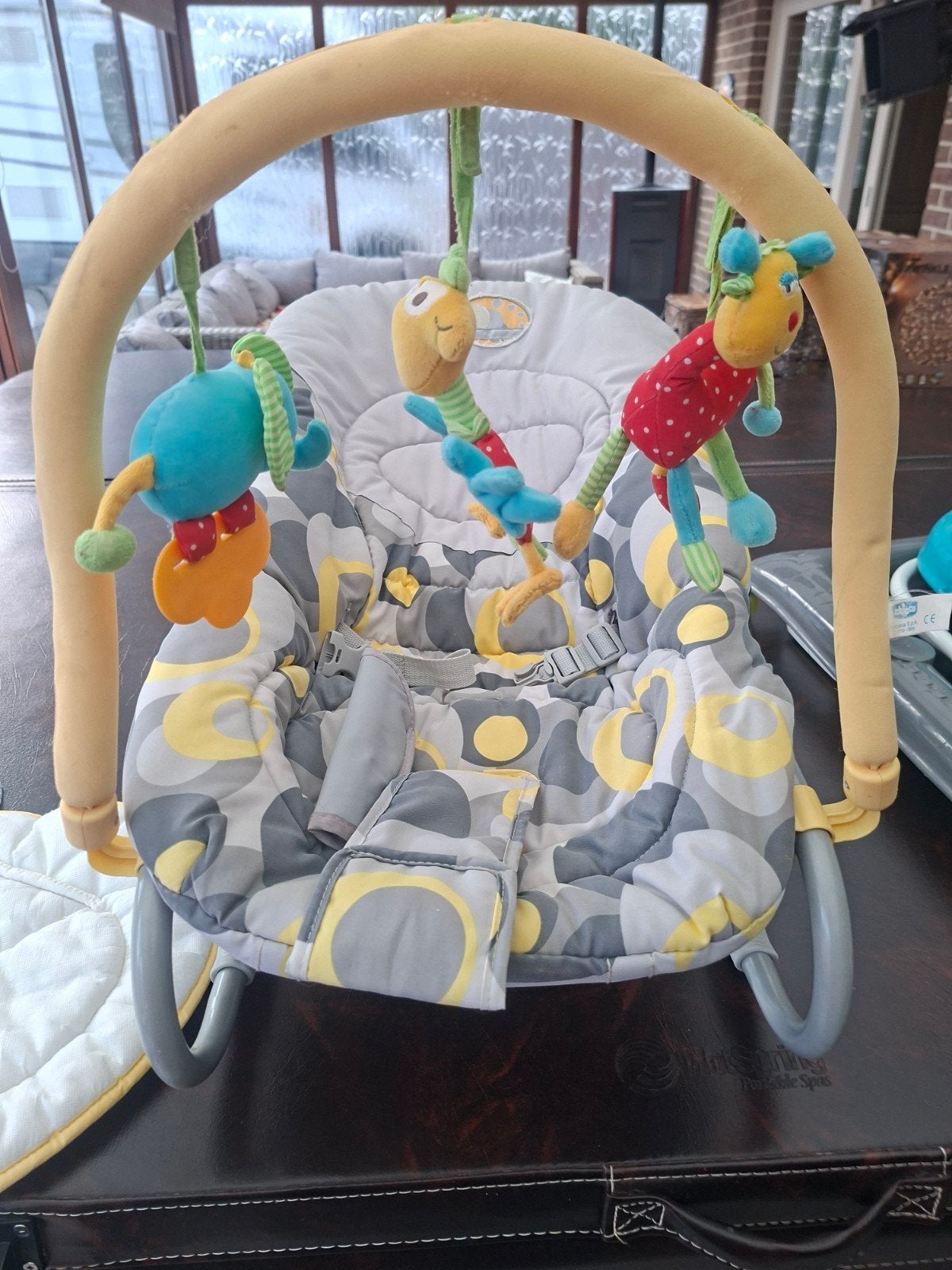 baby sitter loopwagentje badje, Ophalen, Badje