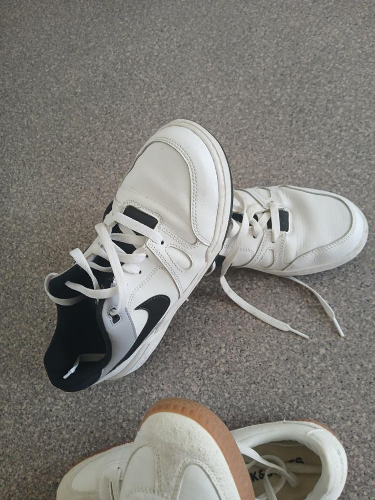 Niek, Ophalen of Verzenden, Zo goed als nieuw, Schoenen