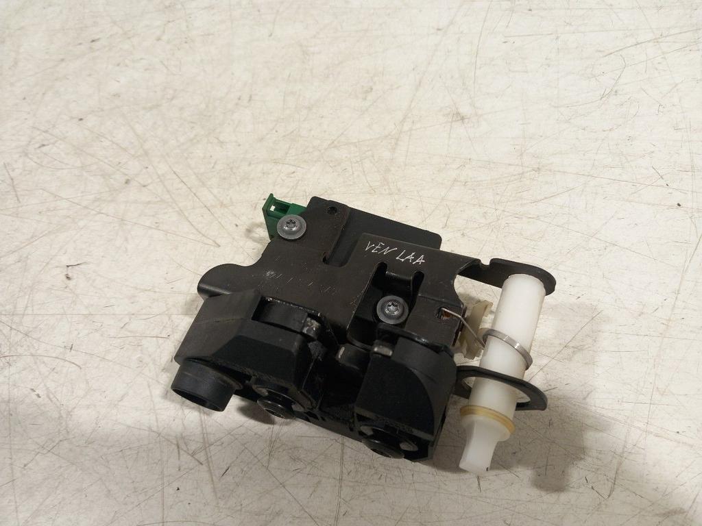 Slot mechaniek kofferdeksel achterklep elektrisch Land Rover, Onderdelen@venauto.nl, Van der Ven Autorecycling B.V., Ettenseweg 76, 4706 PB Roosendaal, The Netherlands