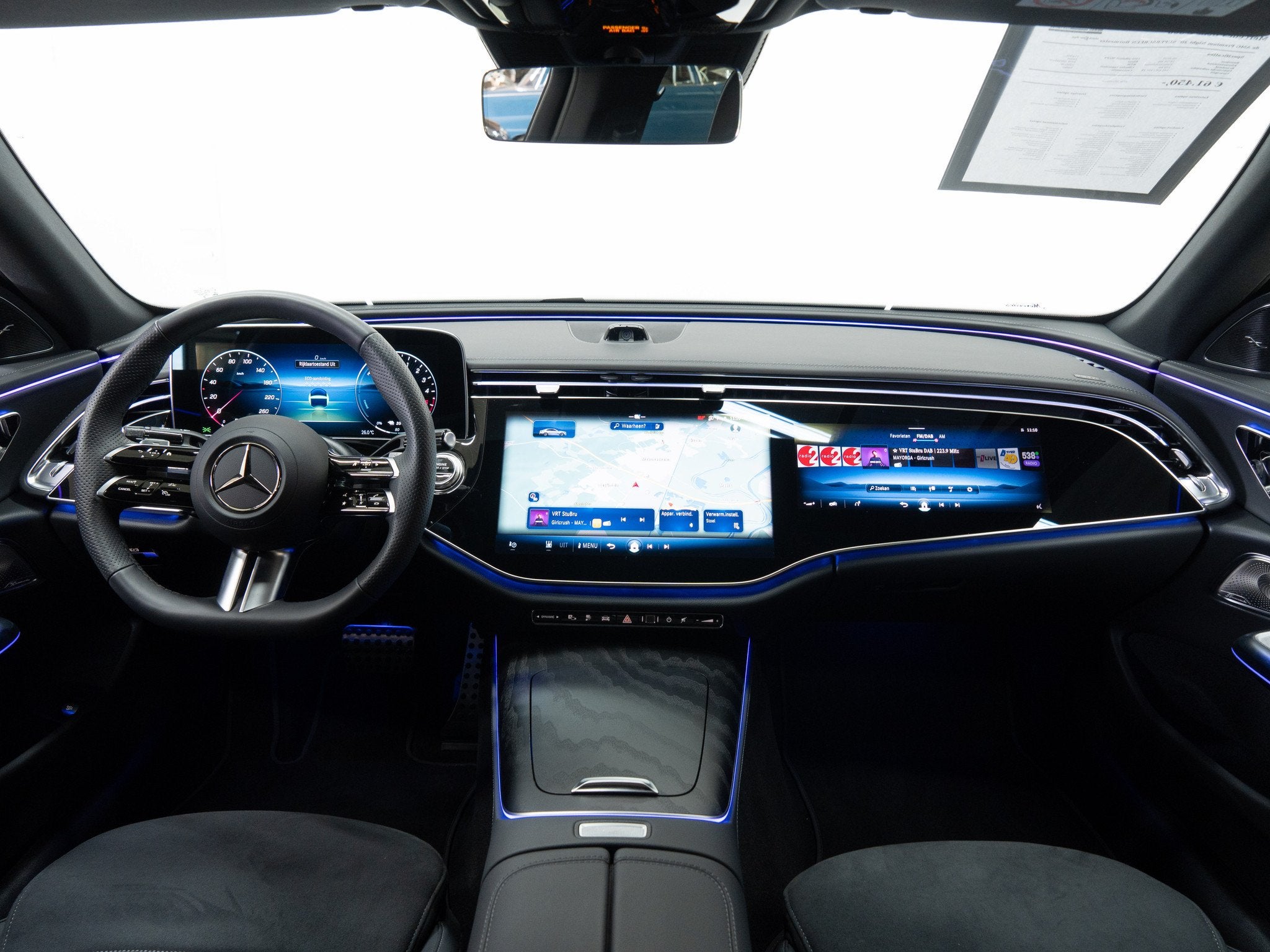 Mercedes-Benz E 300 de AMG Premium Night 20" SUPERSCREEN Bur, Auto's, Automaat, Gebruikt, 4 cilinders, Alcantara
