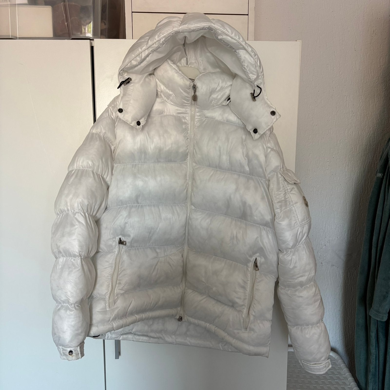 Moncler jas met zak, Ophalen, Zo goed als nieuw, Maat 52/54 (L), Wit