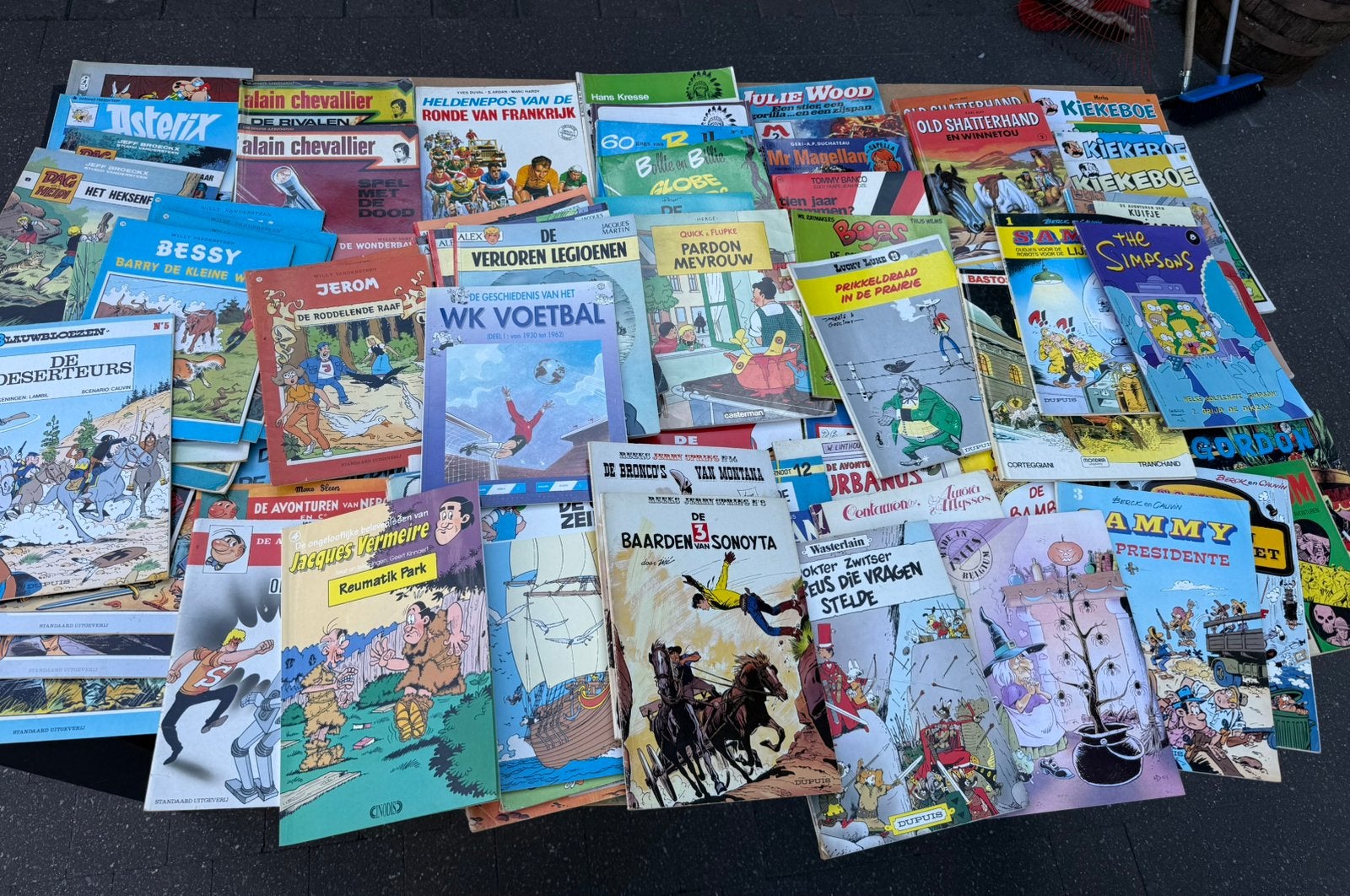 Lot van ruim 400 strips, Ophalen, Zo goed als nieuw