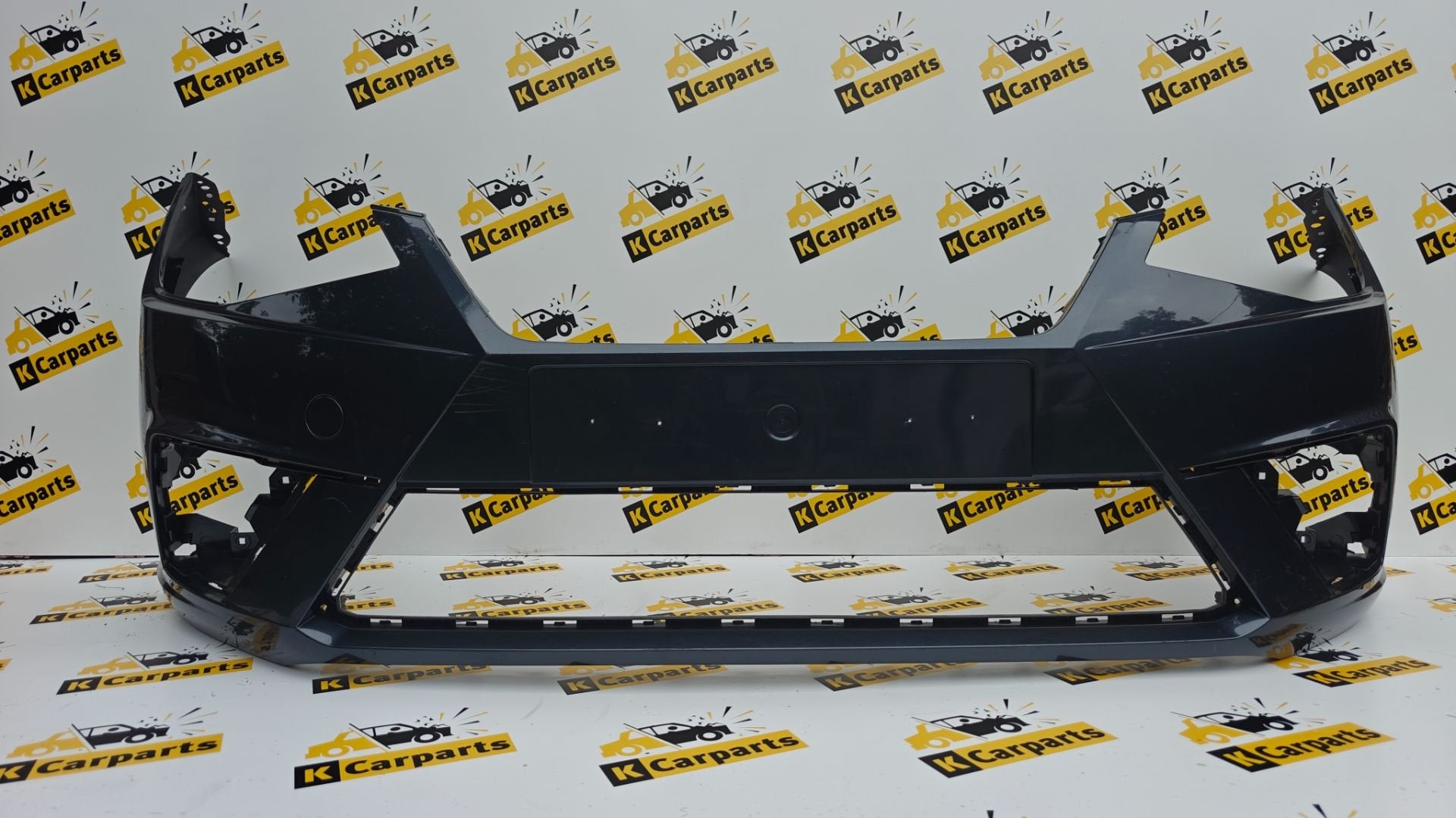 Voorbumper seat ibiza 5 V 6F Origineel bumper 6F0807221D, Autos : Pièces & Accessoires, Pare-chocs, Autovia A-2, Km 585 585
08760  Martorell, ES