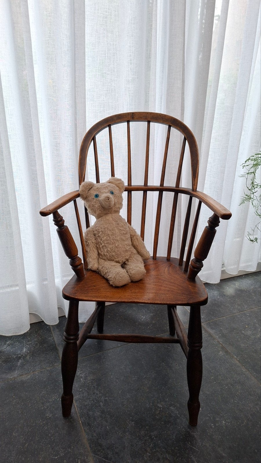 chaise ancienne pour enfants Windsor, Enlèvement