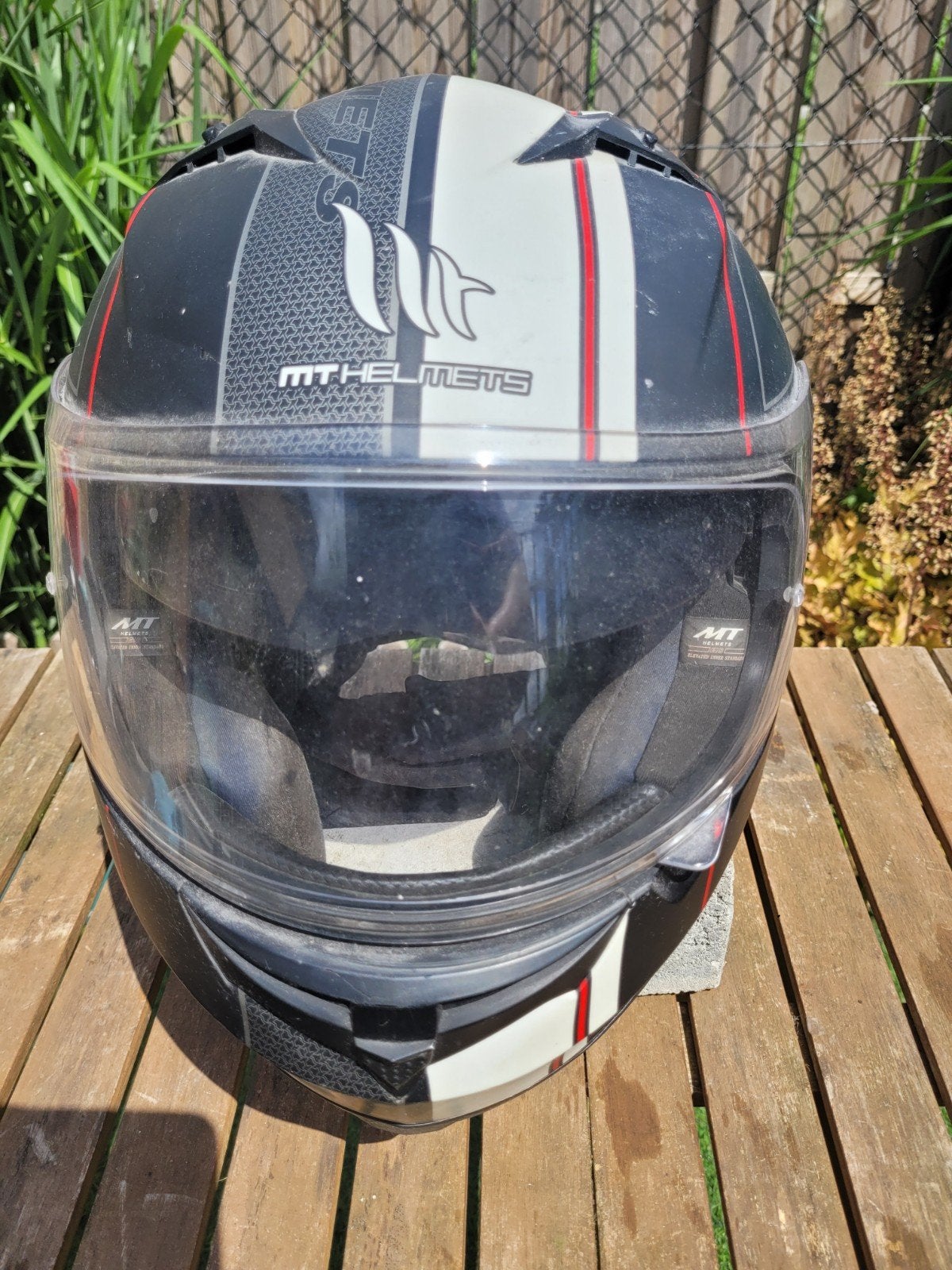 Helm voor brommer, Ophalen