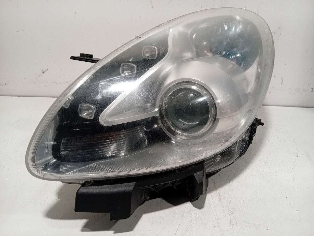 Koplamp links Alfa Romeo Giulietta, Auto-onderdelen, Onderdelen@venauto.nl, Van der Ven Autorecycling B.V., Gebruikt, Ettenseweg 76, 4706 PB Roosendaal, The Netherlands