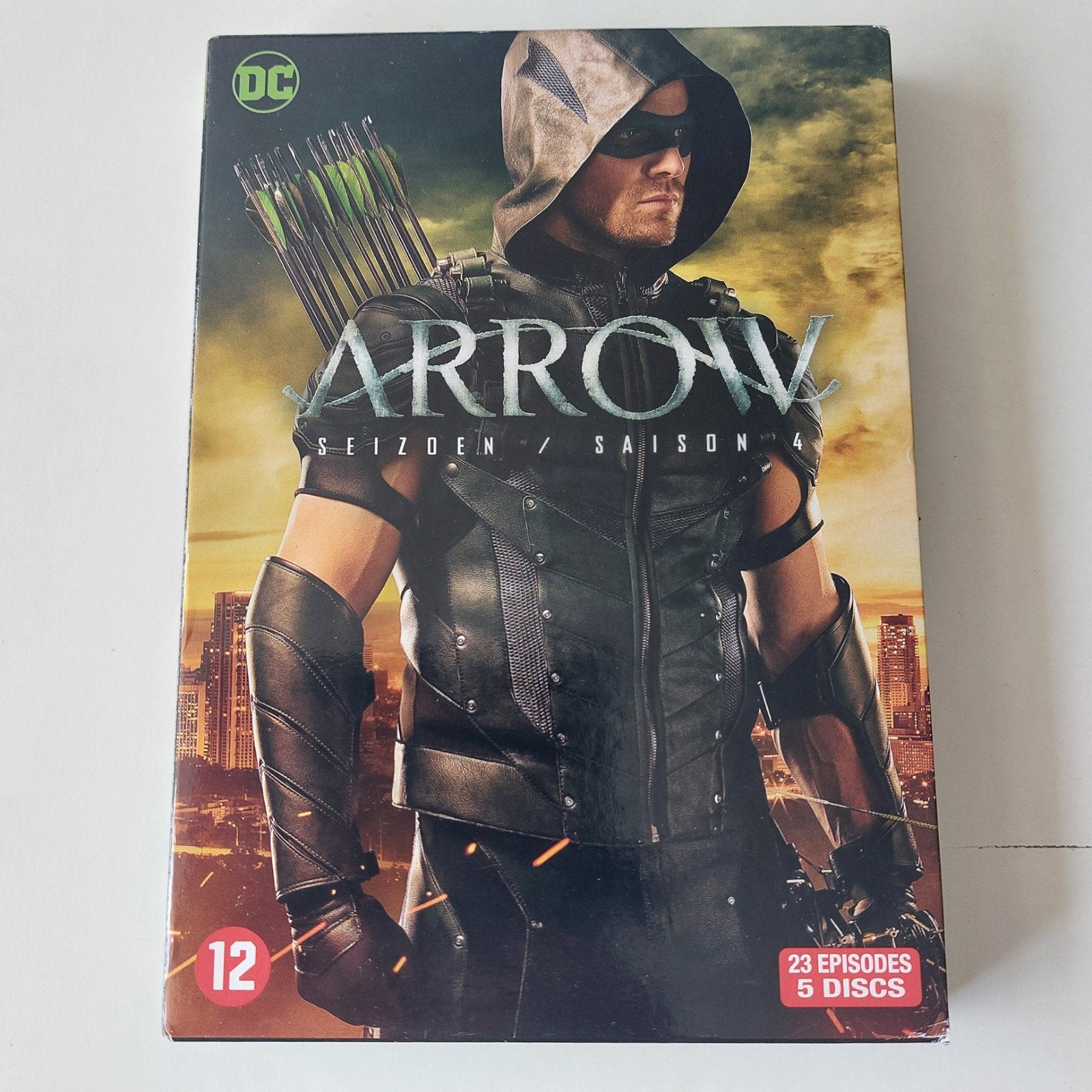 ARROW. Seizoen 4. 23 episodes 5 DVD´s. In heel goede staat, Cd's en Dvd's, Nederlands, Seizoen 4, Actie en Avontuur, Vanaf 12 jaar