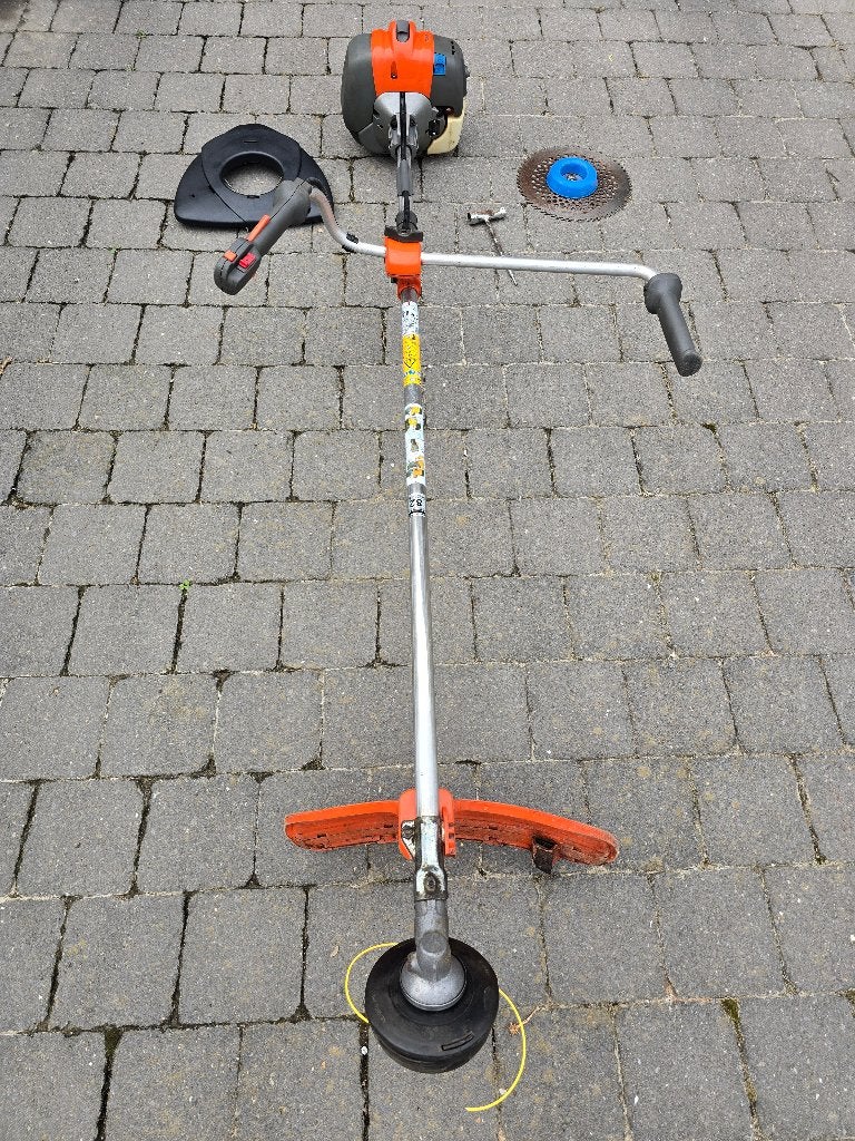 débroussailleuse husqvarna 135R, Jardin & Terrasse, 30 à 50 cm, Enlèvement, Utilisé, Essence