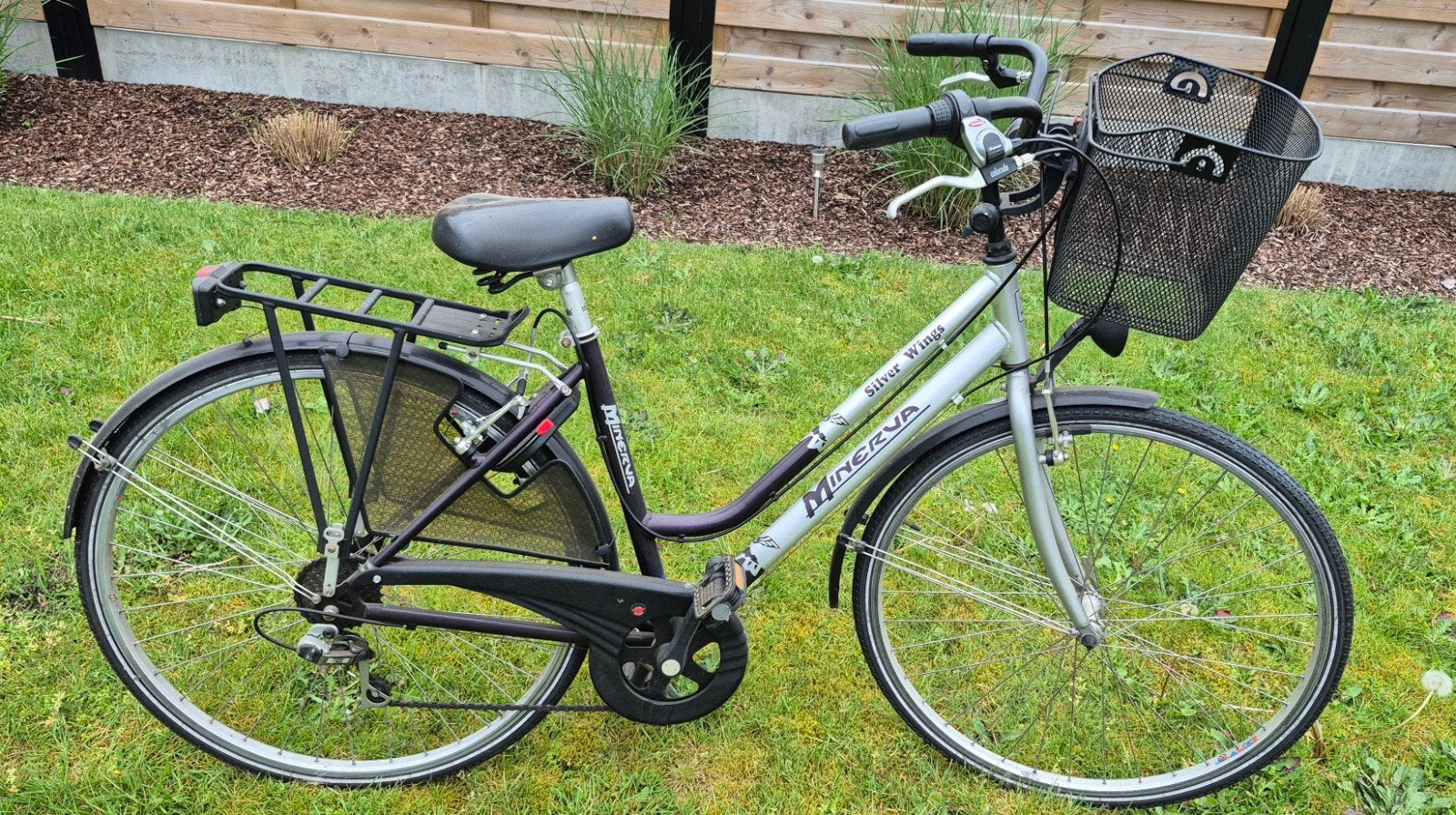 Mooie klassiek damesfiets met versnellingen en mand, Gebruikt, Velgrem, Versnellingen, Ophalen