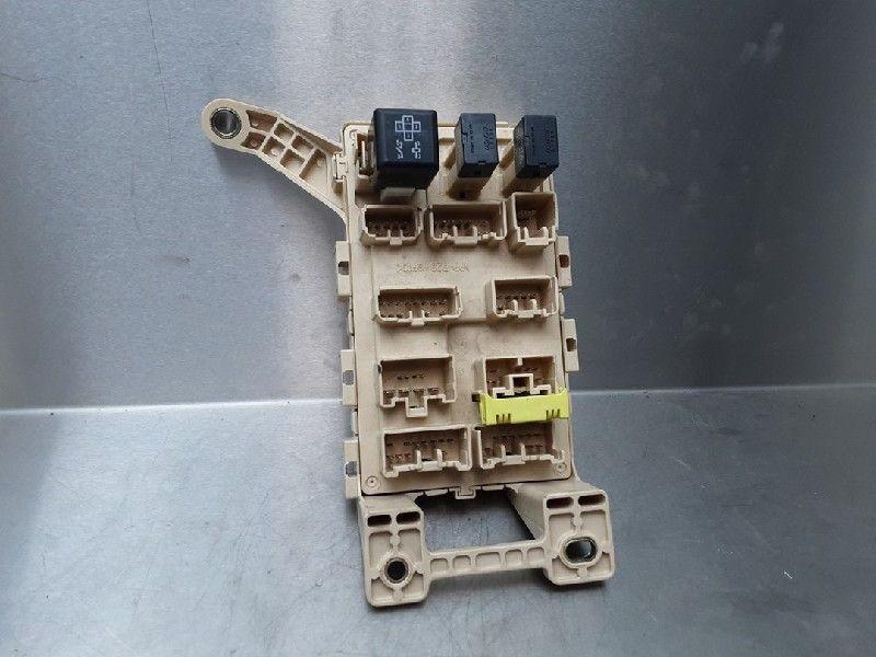 BOITIER FUSIBLES Lexus RX (L2) (01-1997/10-2015) (|RX300|), Autos : Pièces & Accessoires, Électronique & Câbles, Lexus, Utilisé