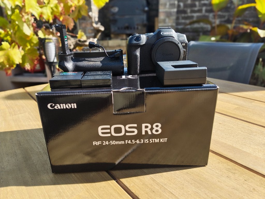 Canon R8 + accessoires, Canon, Ophalen of Verzenden, Zo goed als nieuw, 24 megapixels