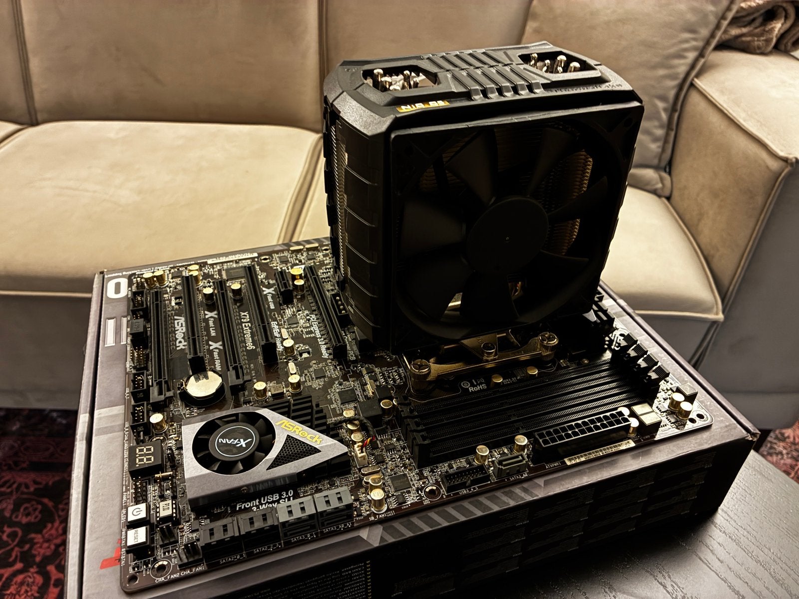 High end moederbord en cpu, Computers en Software, Processors, Ophalen, Zo goed als nieuw, 10-core, 3 tot 4 Ghz
