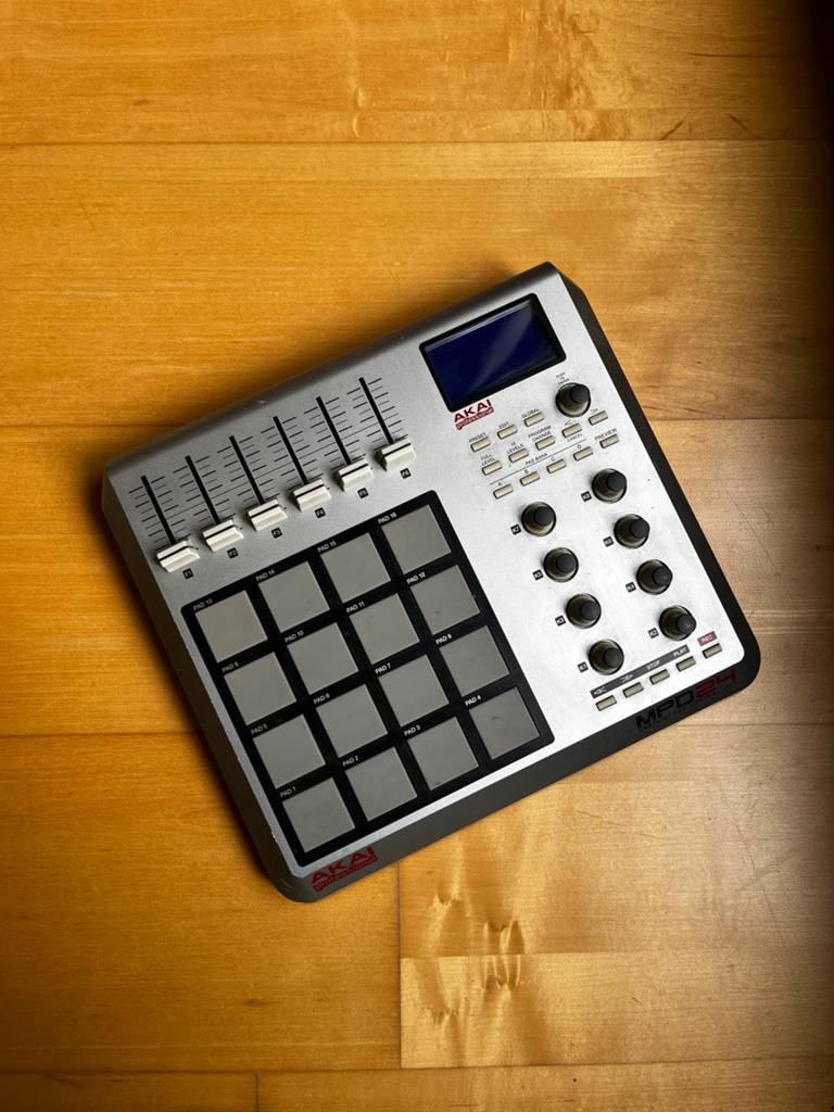 Akai MPD 24, Muziek en Instrumenten, Ophalen, Zo goed als nieuw