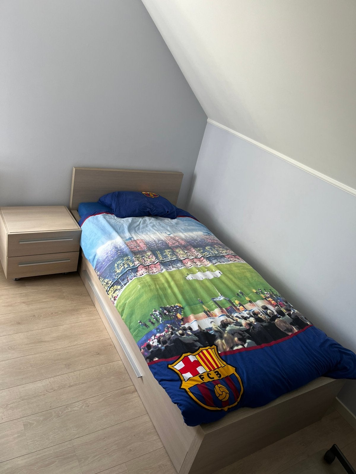1-persoonsbed met bedlade en nachtkastje, Huis en Inrichting, Ophalen, Eenpersoons