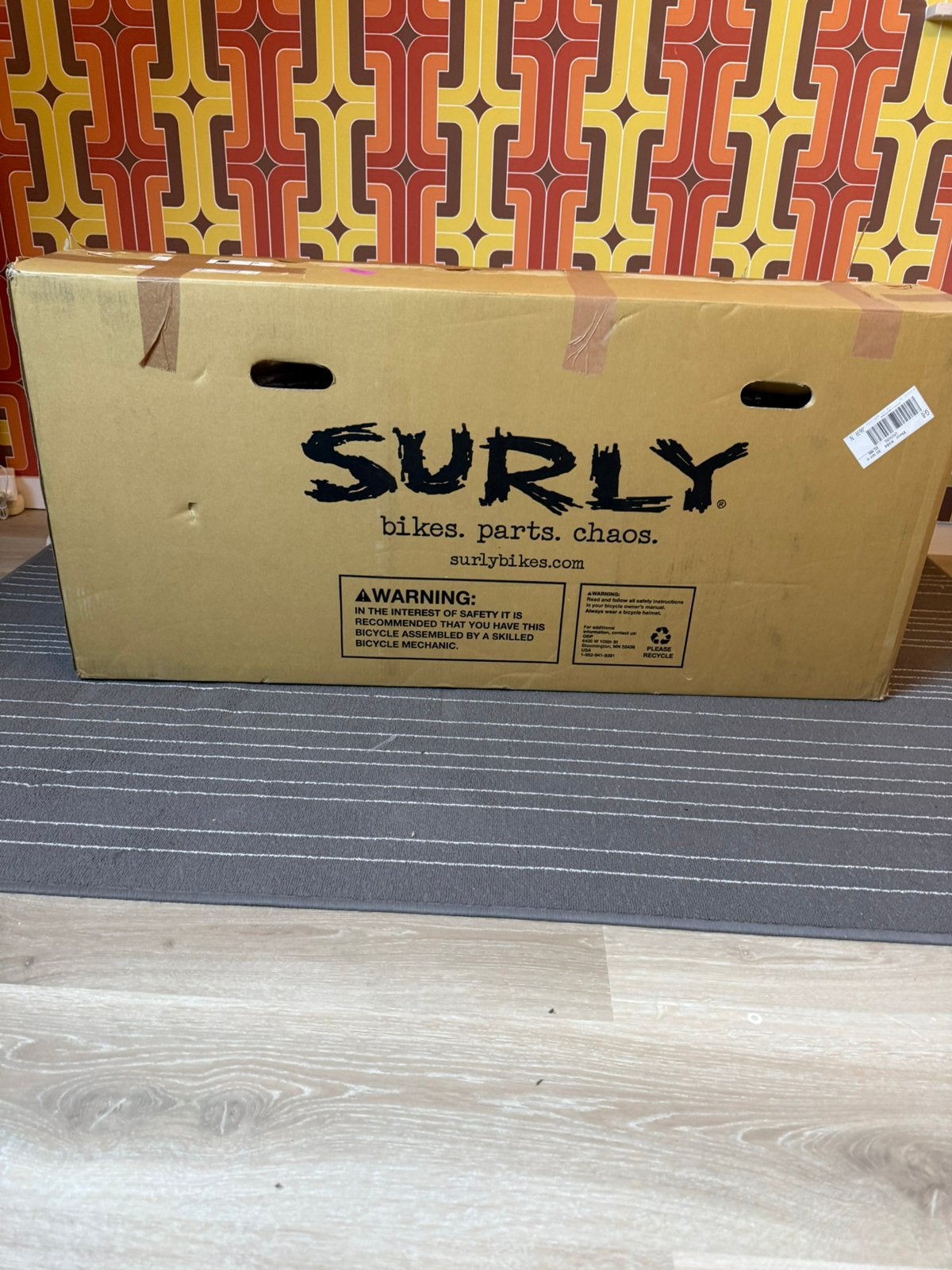 Surly, Enlèvement, Neuf